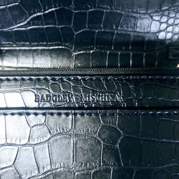 NWT BADGLEY MISCHKA BLACK VEGAN LEATHER CROC EMBOSSED CROSSBODY W/LOGO PLATE $99 - Picture 6 of 11